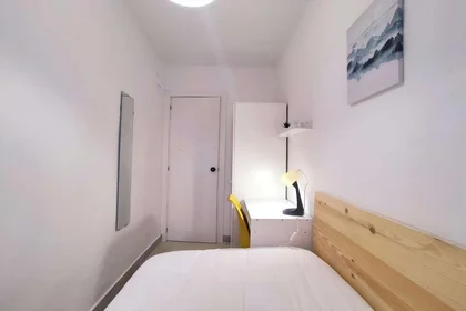 Shared room at Calle Julio Moreno Dávila, 19, esc. 0 0º 2, image 15 of 18