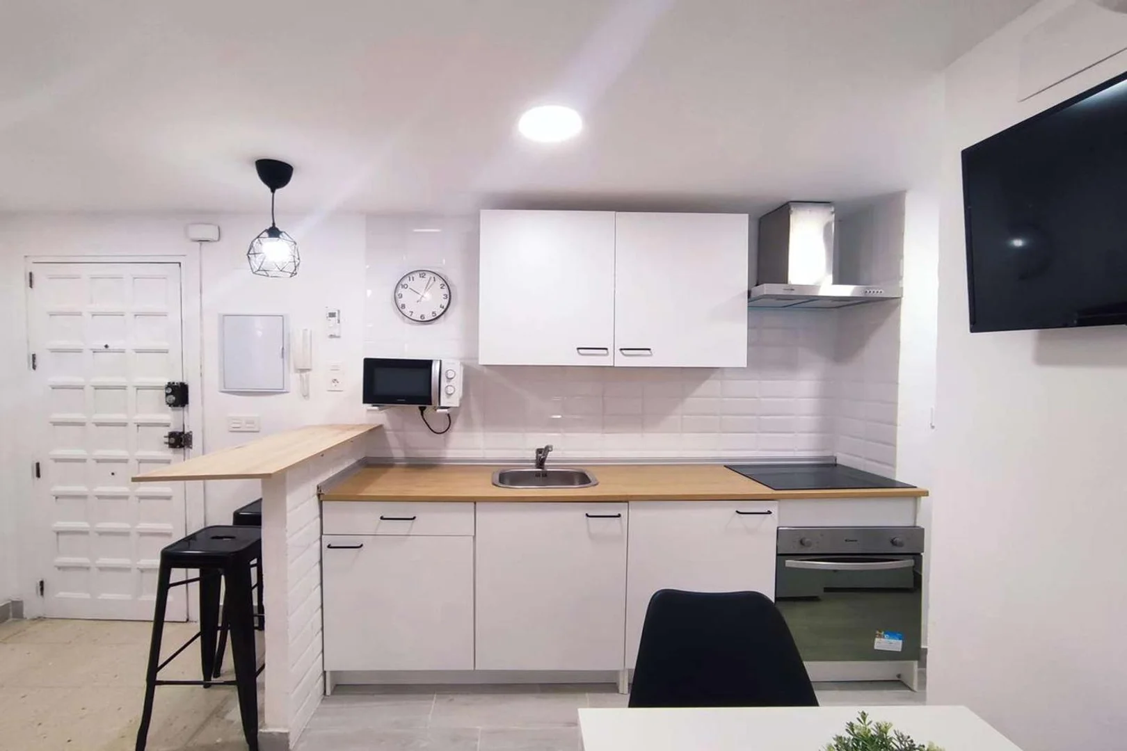 Student-friendly room in  with modern amenities