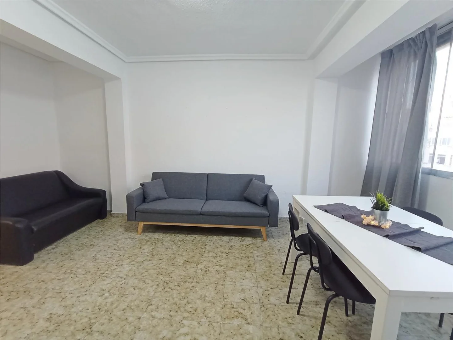 Budget-friendly student room close to campus in 