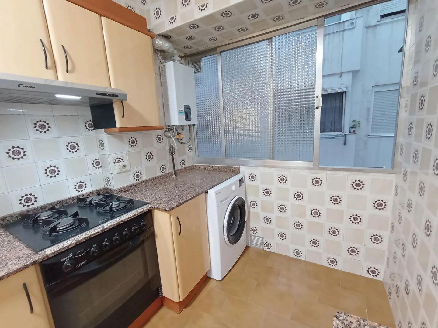 Economical student room with convenient location in