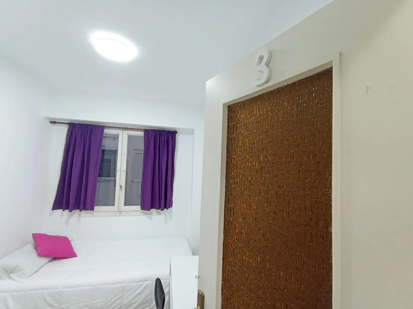 Room for rent in student apartment in , fully furnished