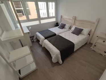 Habitación compartida en Carrer Girona, 33, esc. 0 4º C - 2, imagen 13 de 40