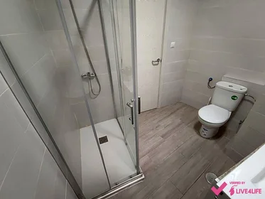 Habitación compartida en Carrer Girona, 33, esc. 0 4º C- 3, imagen 25 de 40
