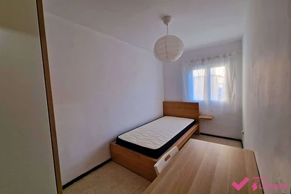 Cheap private room in Sevilla