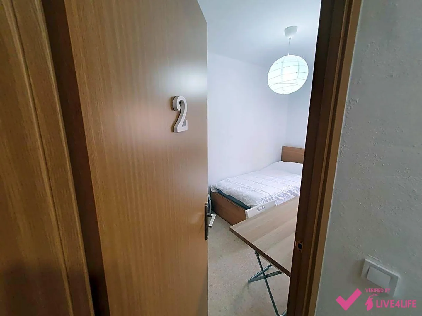 Quarto de estudante confortável e espaçoso em 
