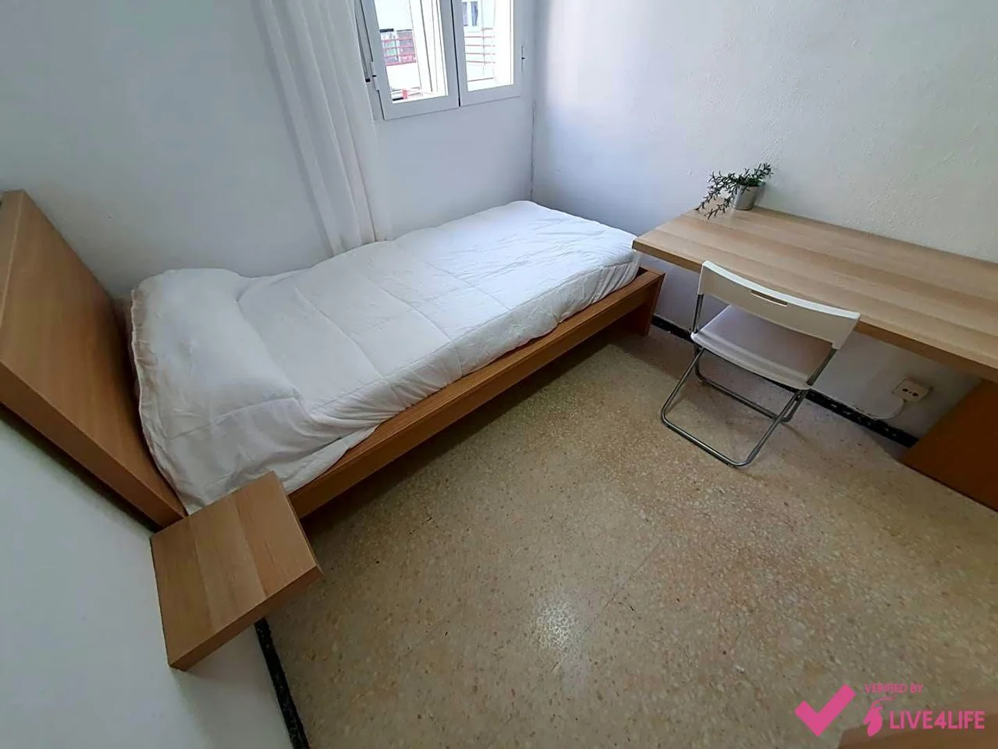 Quarto de estudante económico com localização conveniente em 