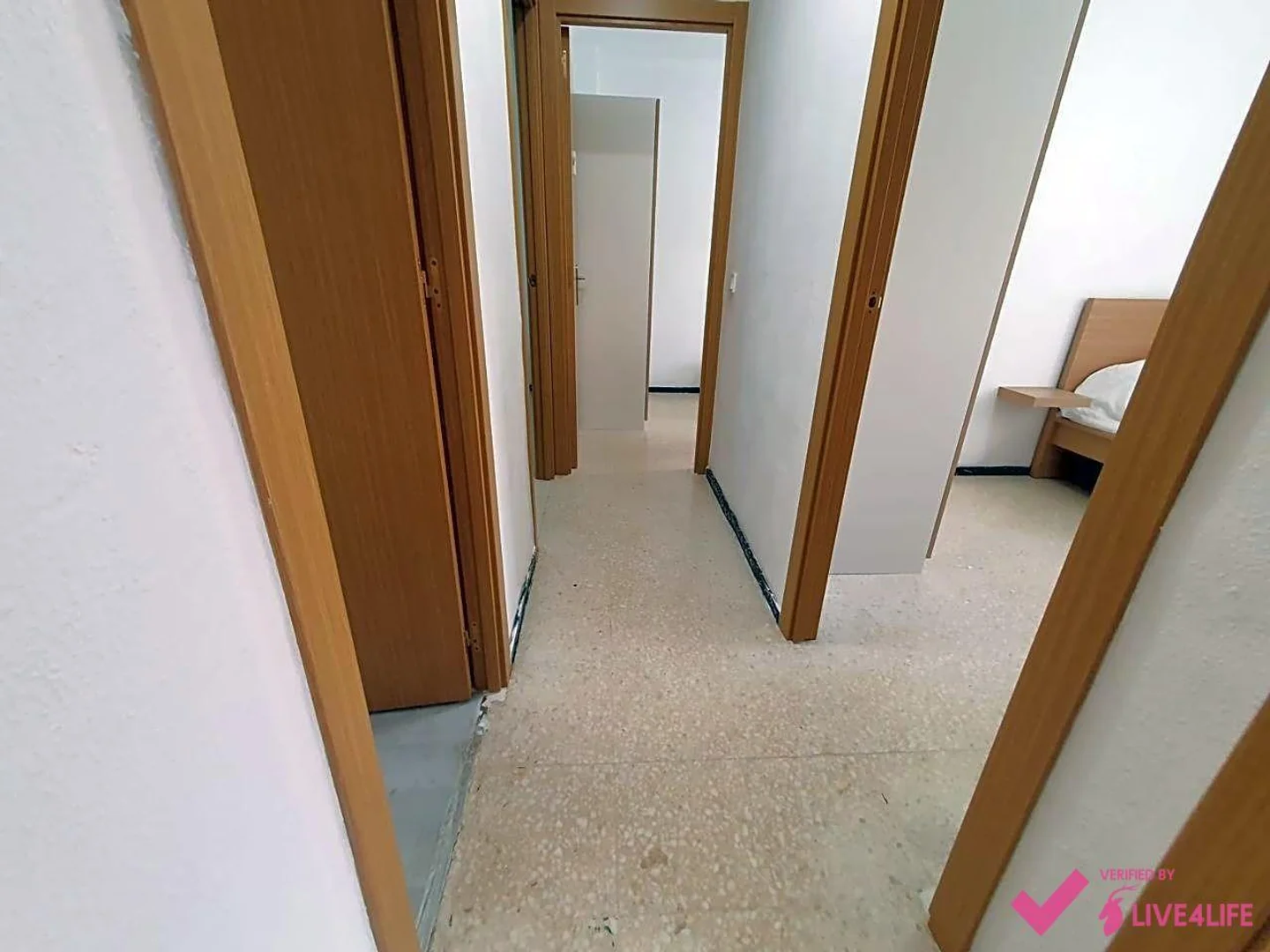 Quarto de estudante em  com área de estudo e instalações partilhadas