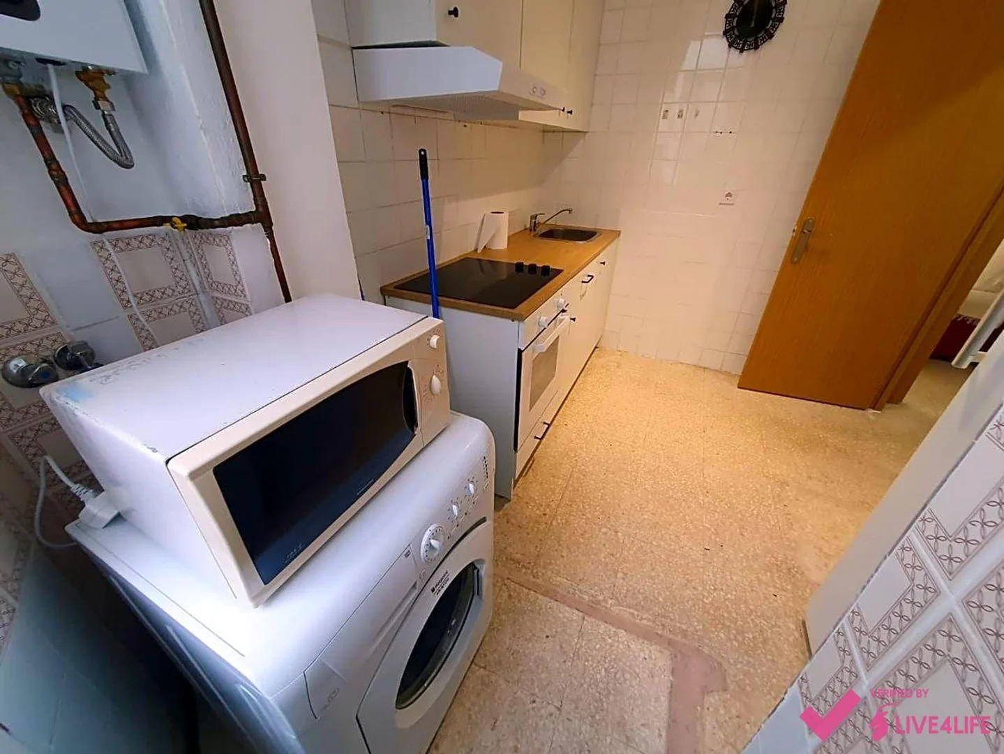 Quarto de estudante económico com localização conveniente em 