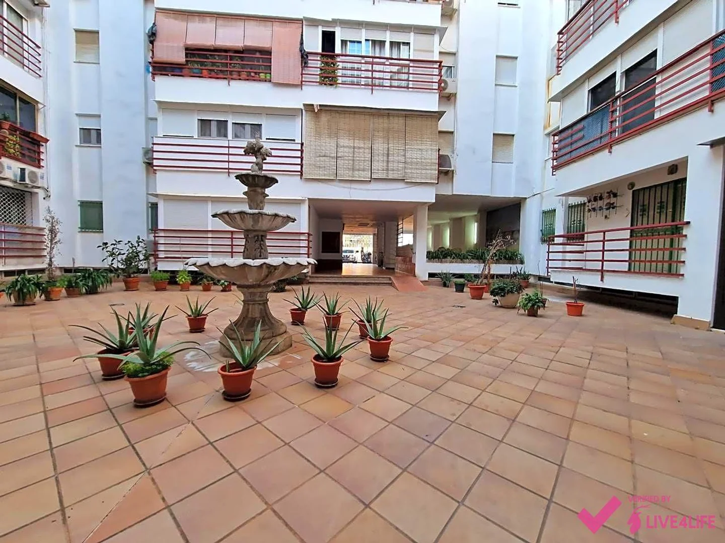 Quarto de estudante económico com localização conveniente em 