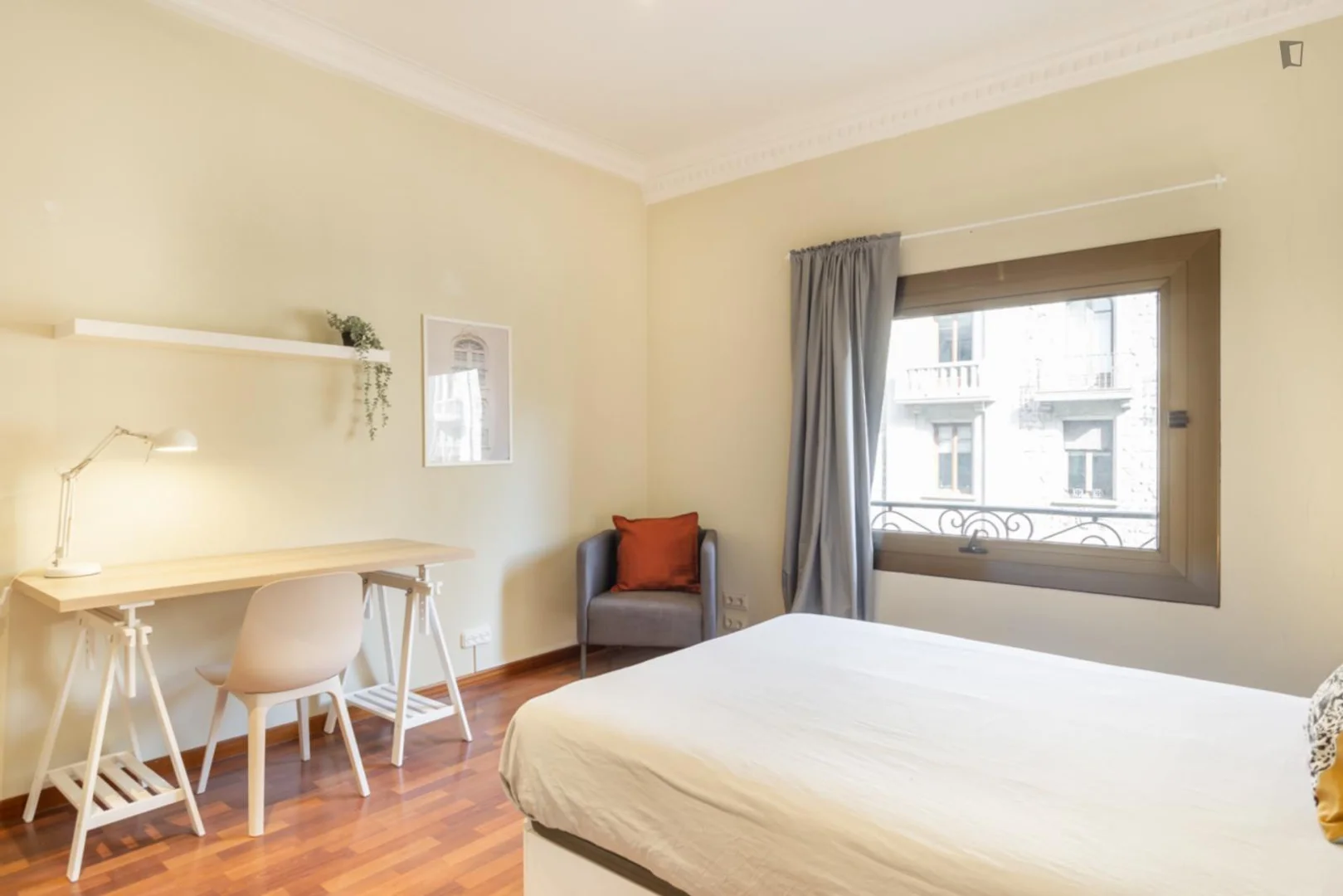 Economical student room with convenient location in 