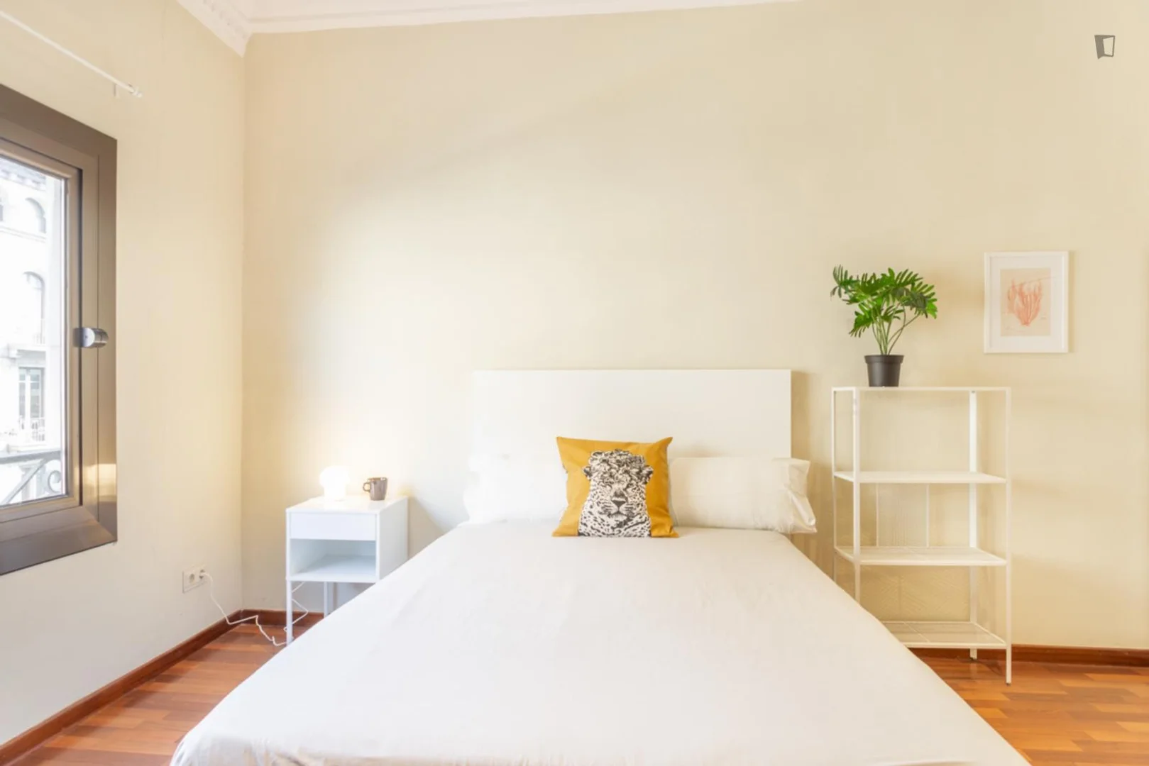 Room for rent in student apartment in , fully furnished