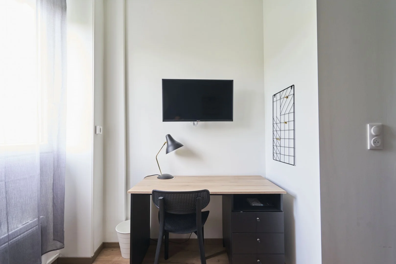 Quarto de estudante económico com localização conveniente em 