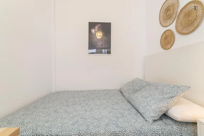 Habitación privada en Ronda de la Universitat, imagen 1 de 16