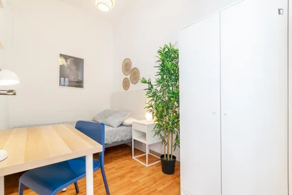 Habitación privada en Ronda de la Universitat, imagen 2 de 16