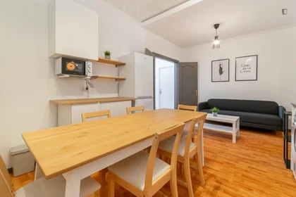 Habitación privada en Ronda de la Universitat, imagen 6 de 16