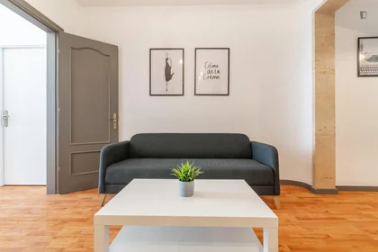 Habitación privada en Ronda de la Universitat, imagen 7 de 16