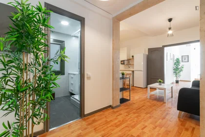 Habitación privada en Ronda de la Universitat, imagen 8 de 16