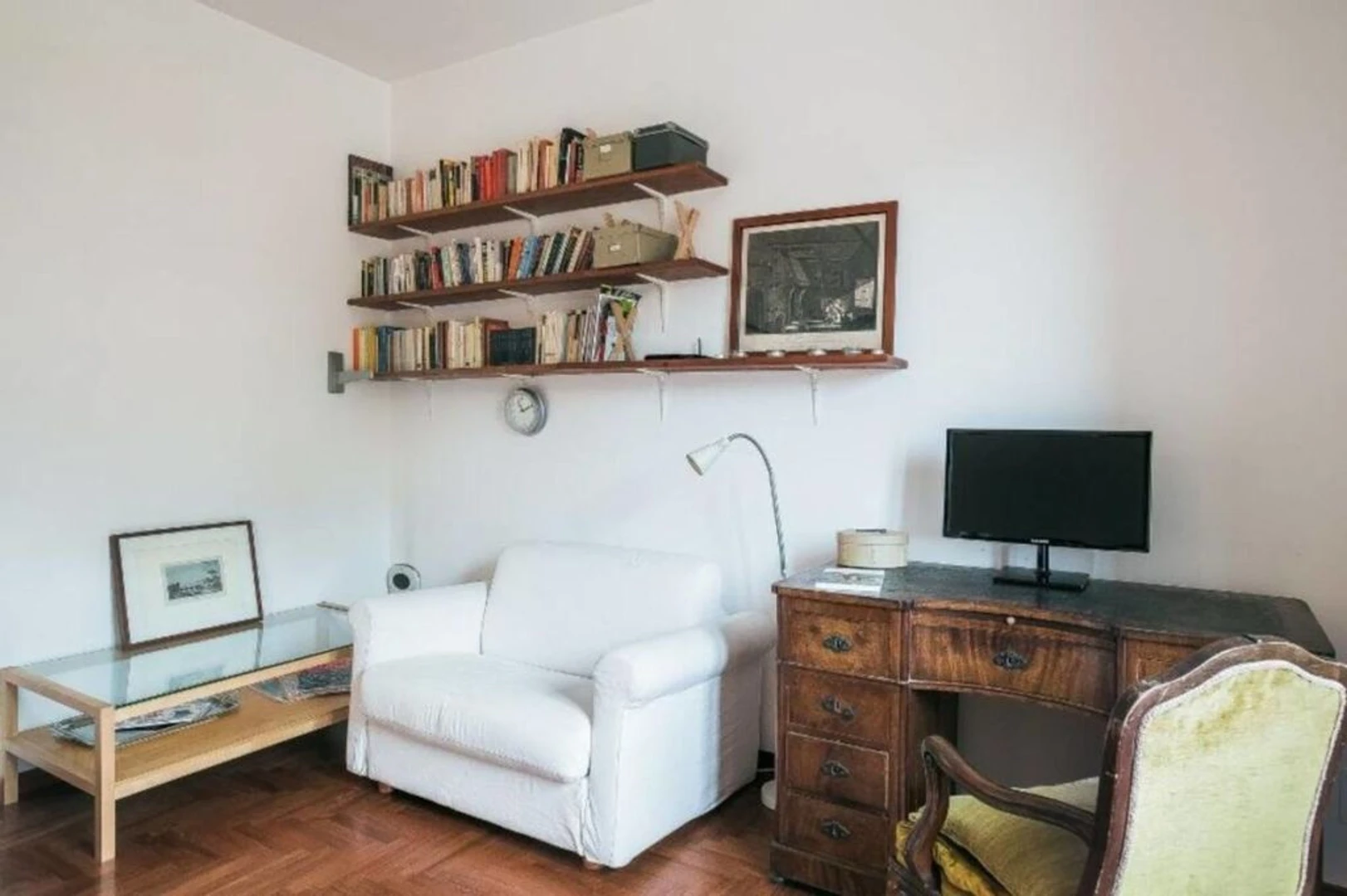Very bright studio for rent in Rome