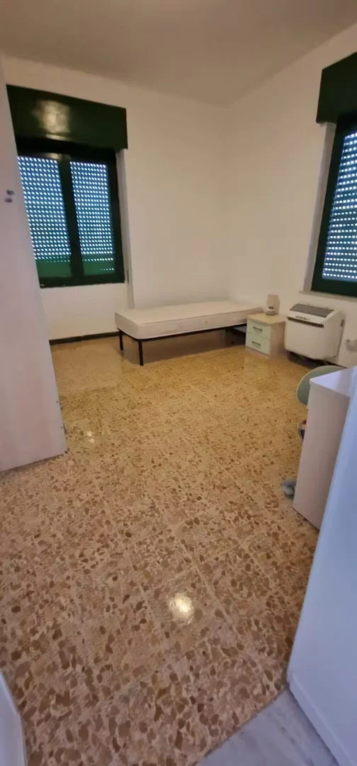 Renting rooms by the month in Sassari