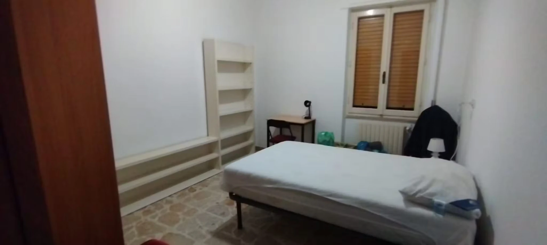 Chambre à louer dans un appartement en colocation à Sassari