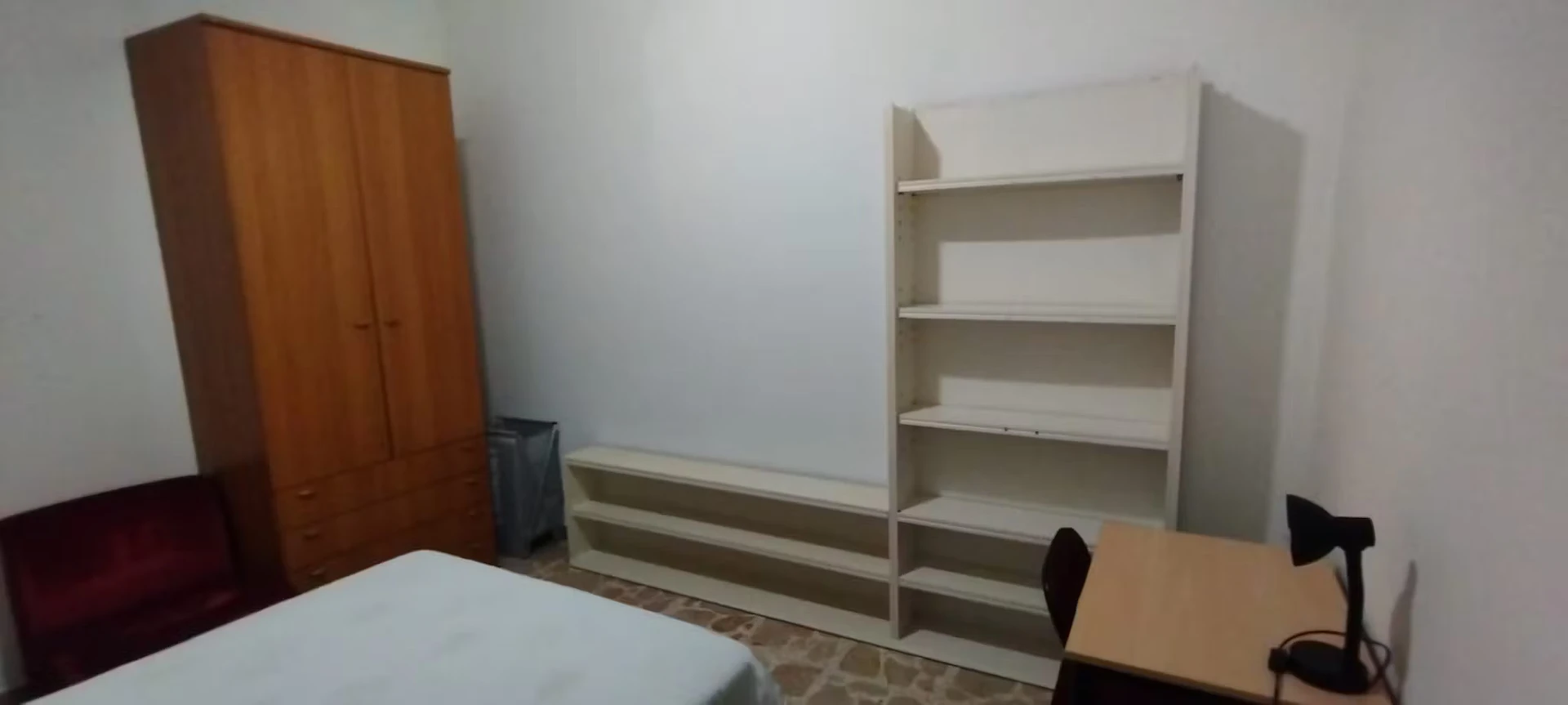 Chambre à louer dans un appartement en colocation à Sassari
