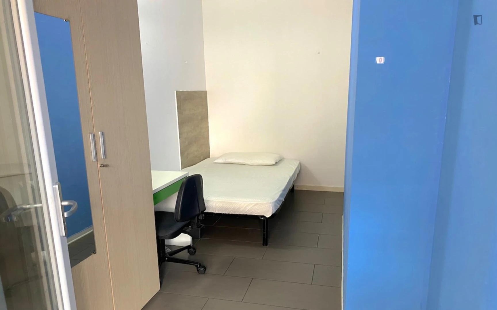 Cheap private room in roma