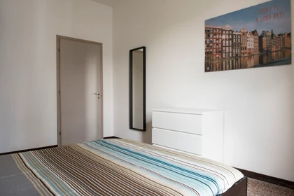 Renting rooms by the month in Milano