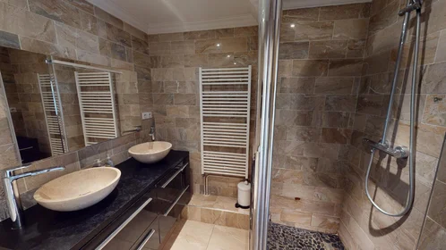 Private room at 16 Rue Alphonse Allais, image 9 of 15