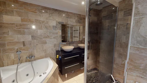 Private room at 16 Rue Alphonse Allais, image 10 of 15