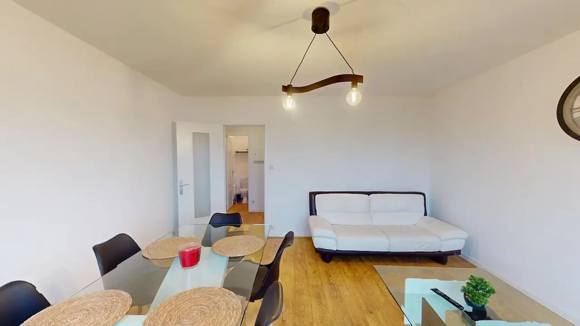 Quarto de estudante económico com localização conveniente em 