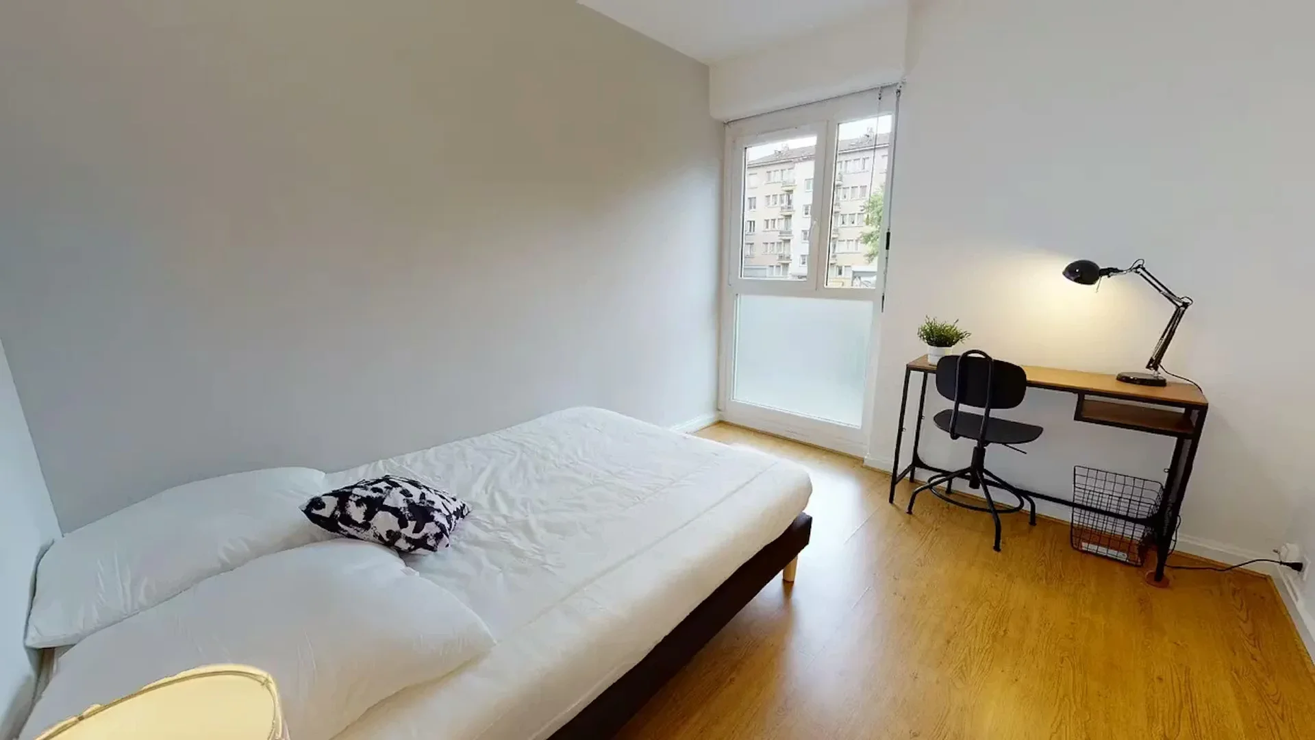 Chambre conviviale pour les étudiants dans  avec des équipements modernes