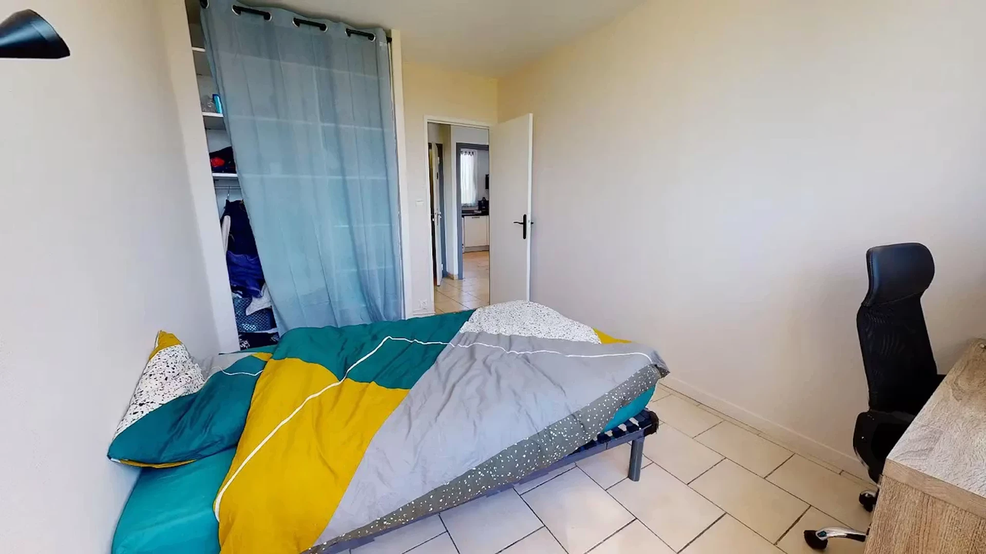 'de öğrenci dairesinde, tamamen mobilyalı kiralık oda