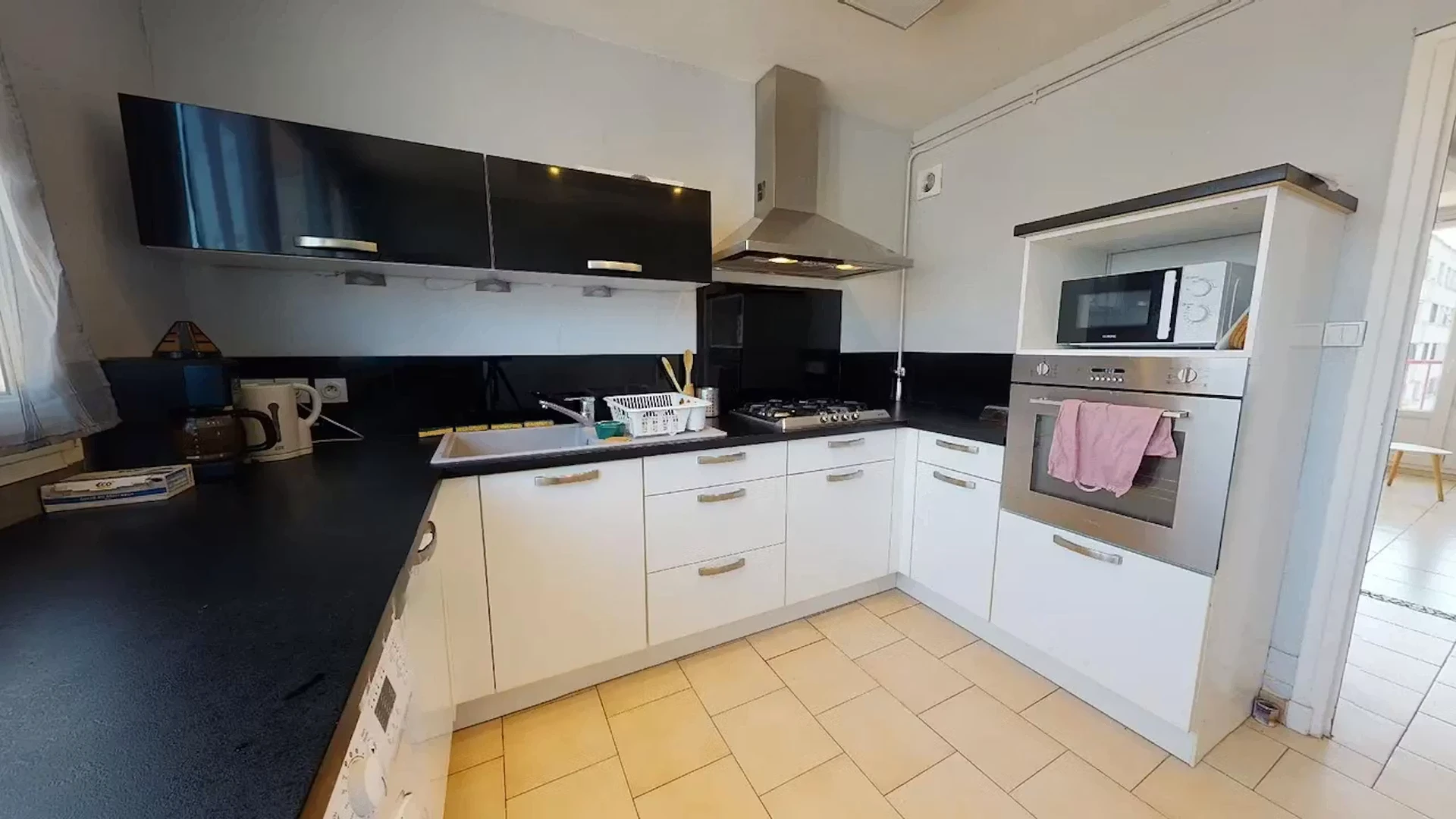 'de öğrenci dairesinde, tamamen mobilyalı kiralık oda