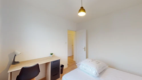 Chambre privée à 18 Rue Frédéric Mistral, Rennes 35200, image 22 de 38
