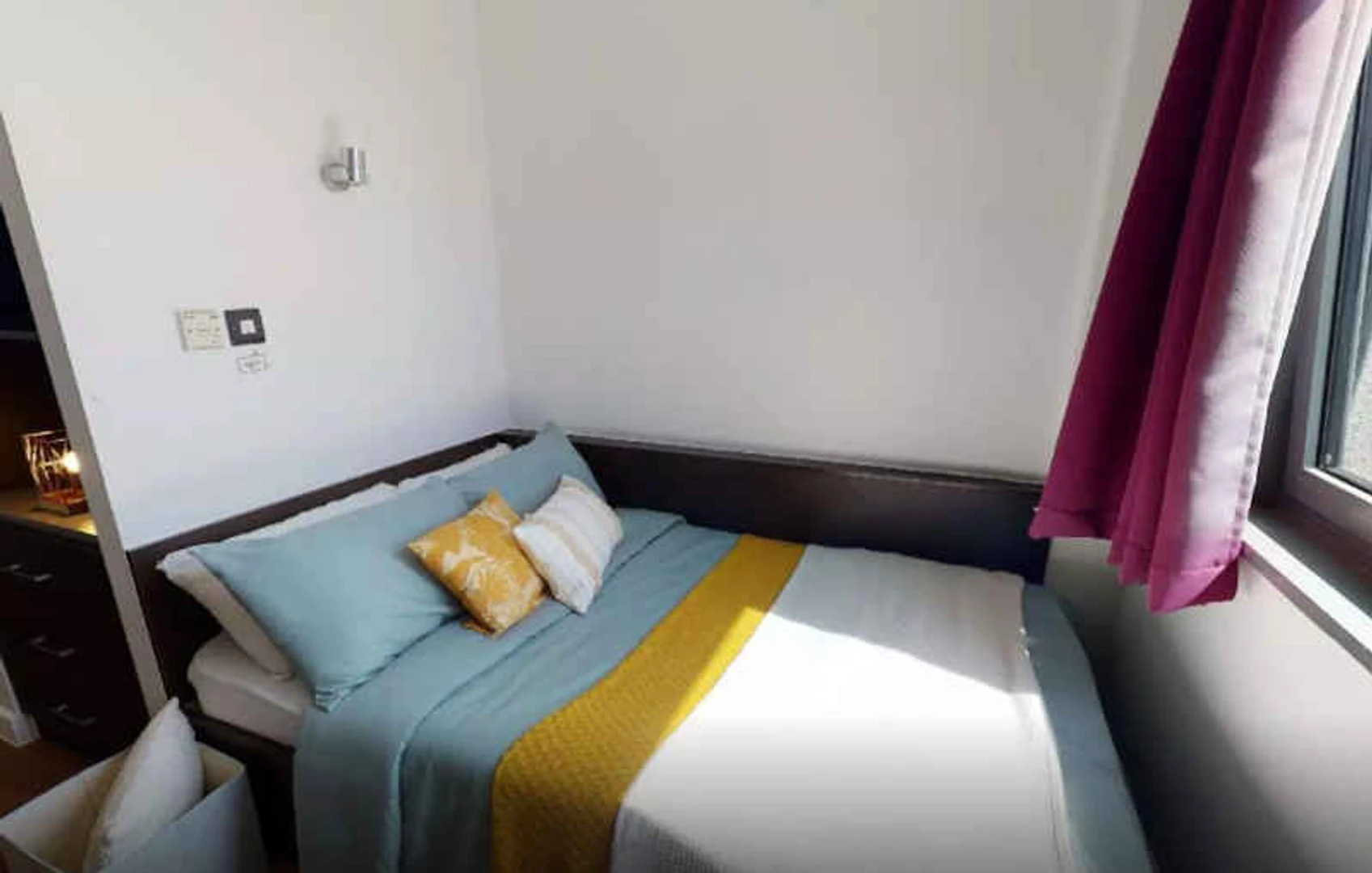 Chambre à louer avec lit double plymouth