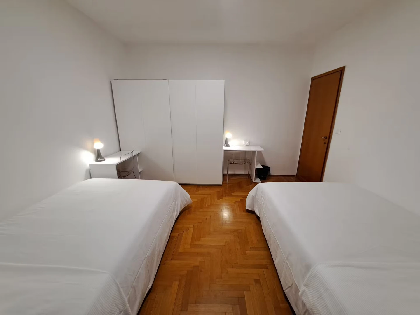 Cheap shared room in Padova
