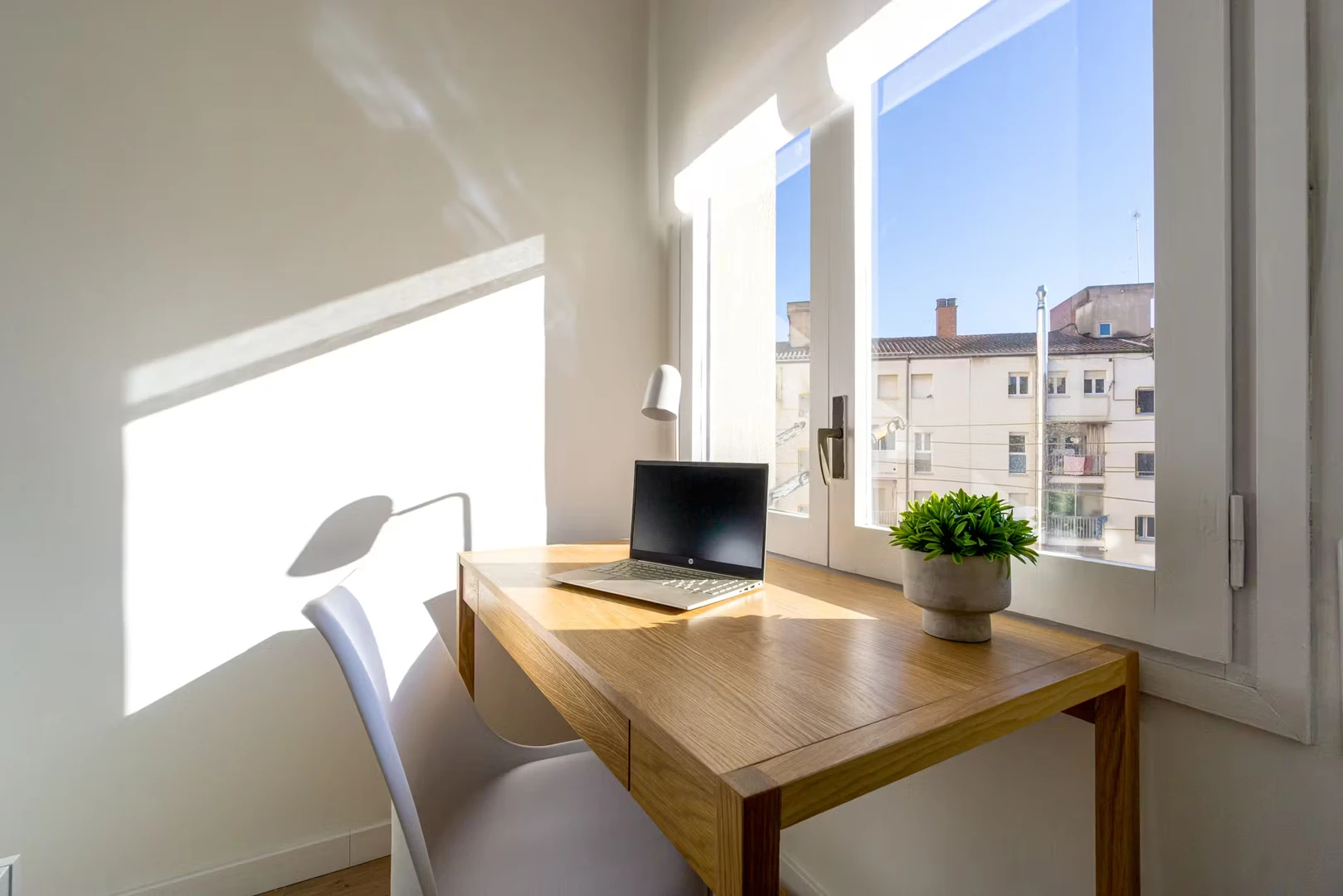 Room for rent in a shared flat in Girona