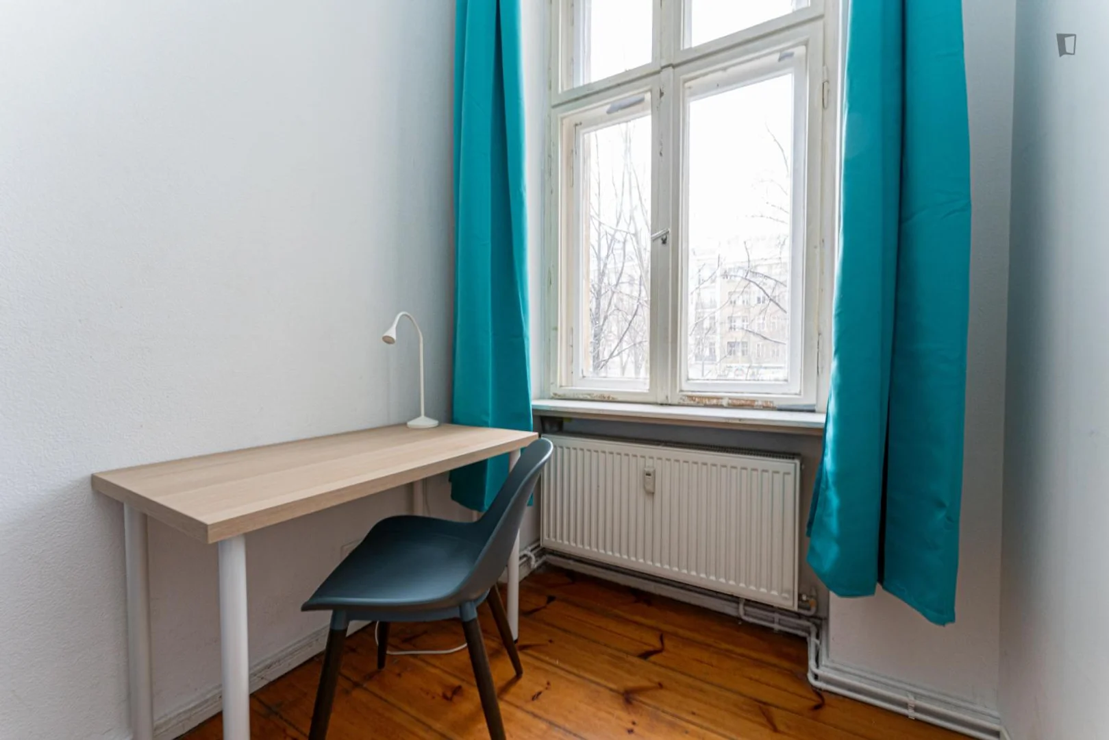 Cozy room for students available in