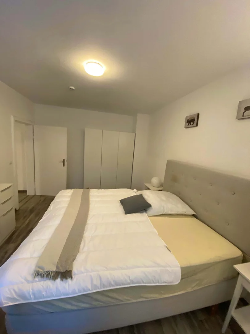 Bezahlbares Zimmer für Studenten mit ausreichender Beleuchtung in 