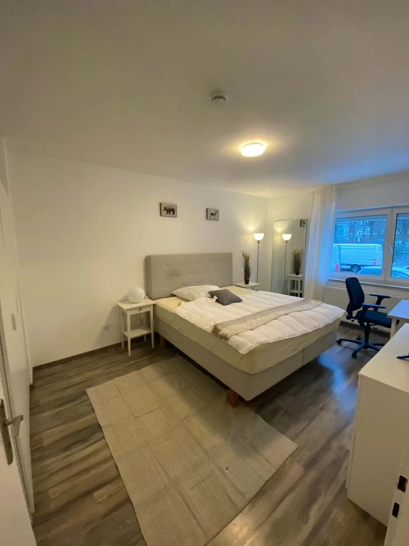 Bezahlbares Zimmer für Studenten mit ausreichender Beleuchtung in 