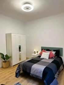 Bright private room in Zaragoza