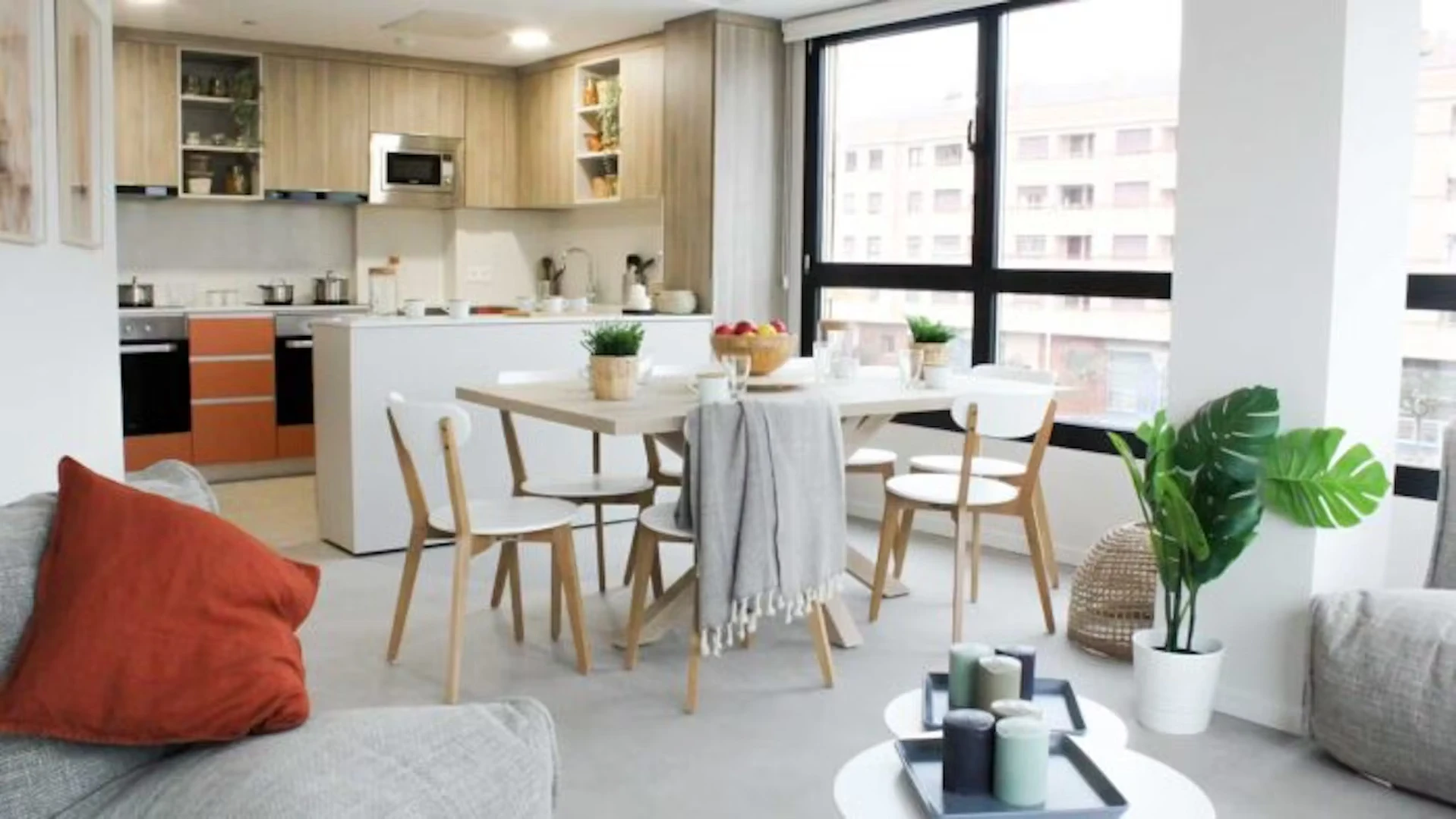 Chambre à louer dans un appartement en colocation à pamplona-iruna