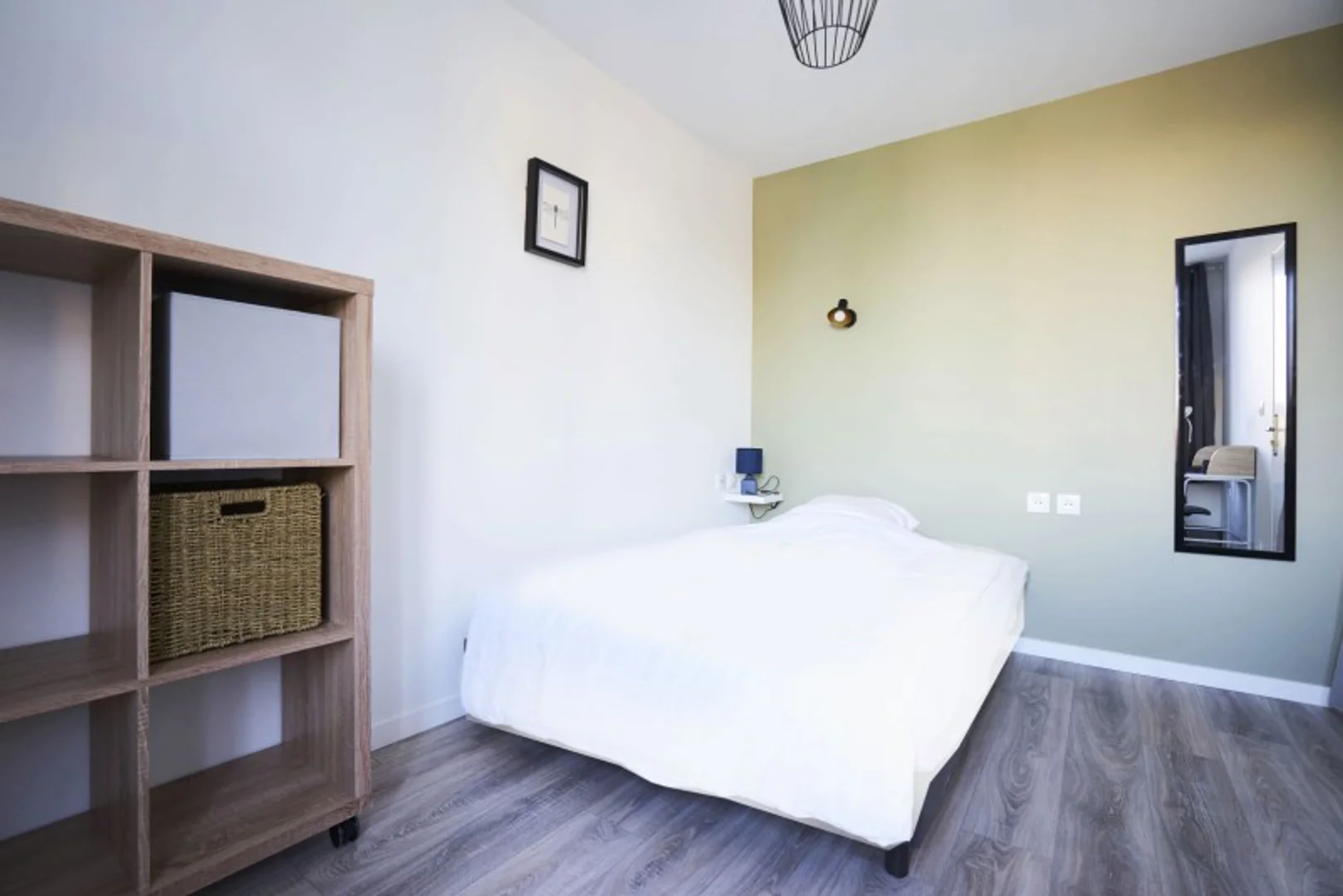 Budget-friendly student room close to campus in 