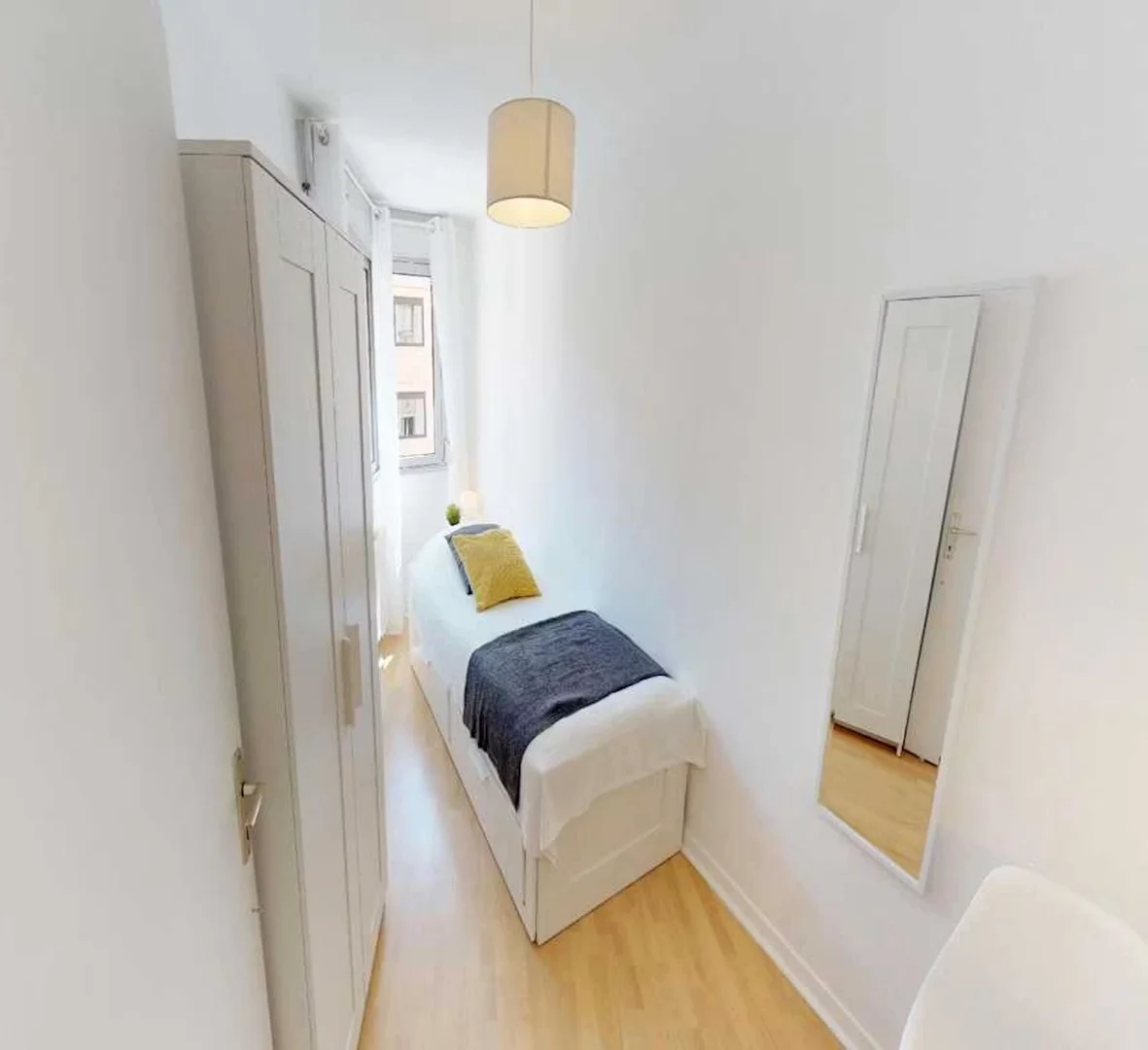 Chambre d'étudiant confortable et spacieuse dans 