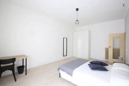 Habitación en alquiler con cama doble Modena