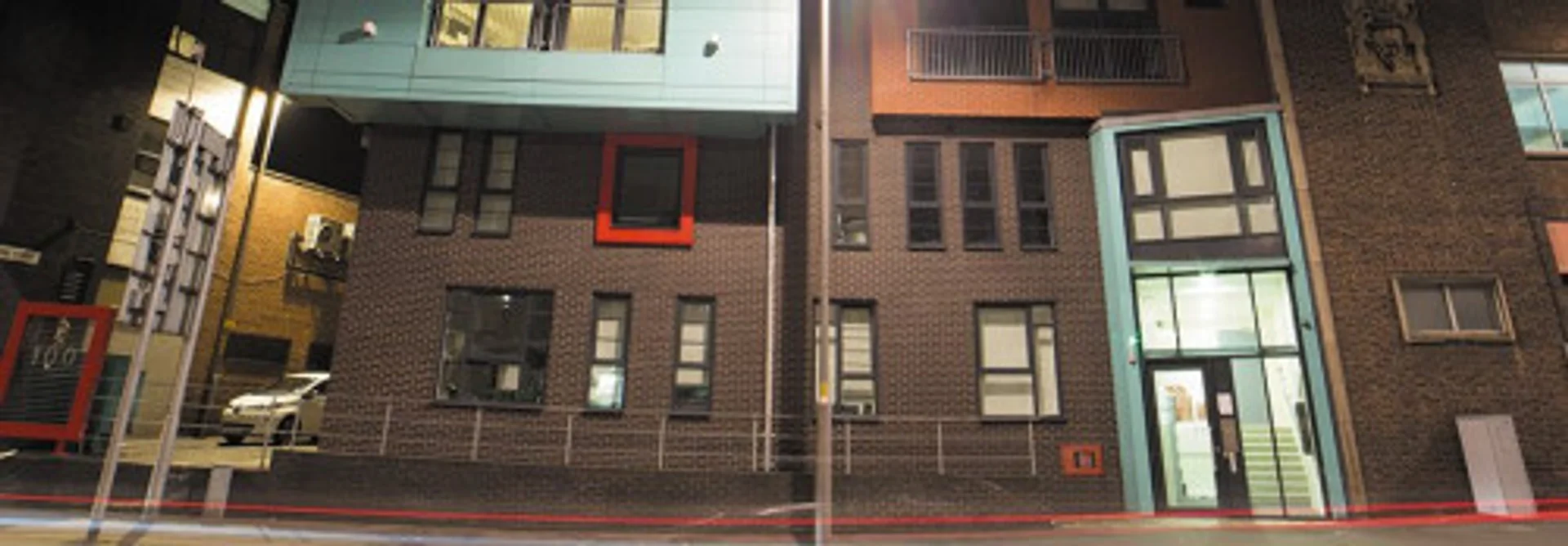Chambre d'étudiant à  avec espace d'étude et installations communes
