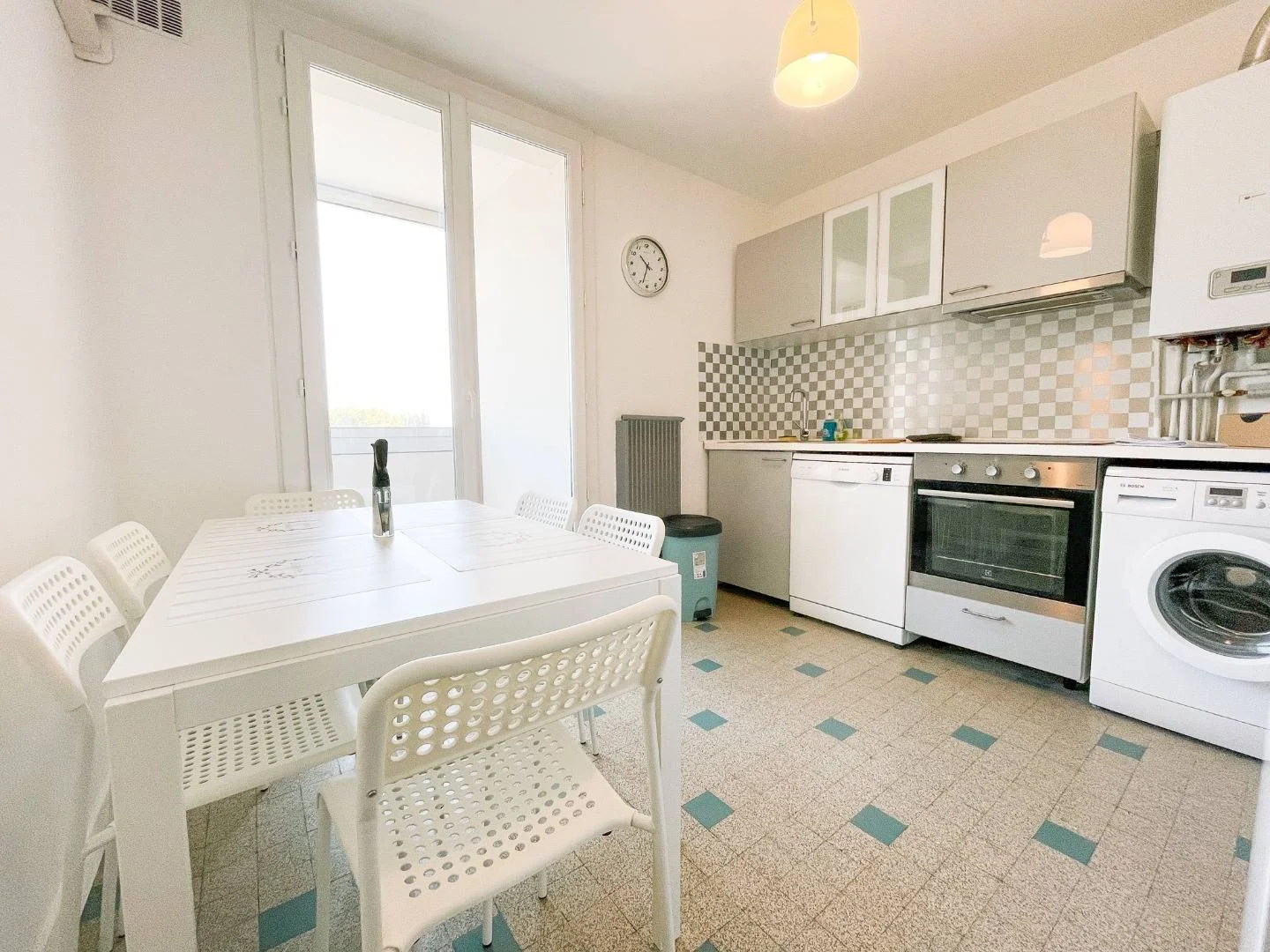 Habitación acogedora para estudiantes disponible en 