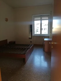 Renting rooms by the month in Roma