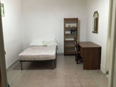 Habitación privada muy luminosa en Napoli