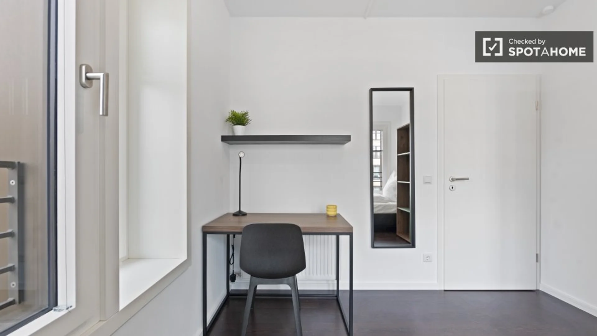 Habitación estudiantil amplia y cómoda en 